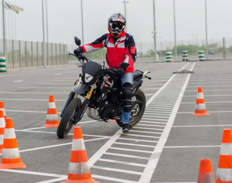 Мотошкола: вводное занятие - обучение вождению мотоцикла
