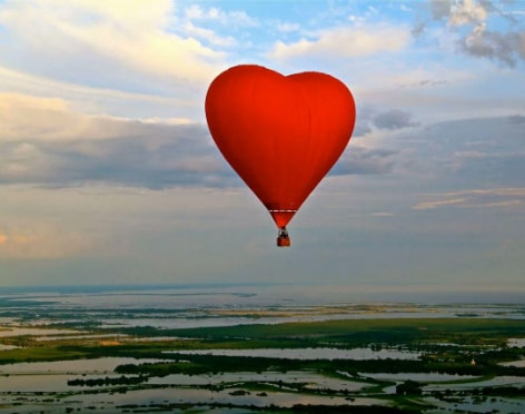 Небо в подарок (романтический полет на воздушном шаре в форме сердца) 