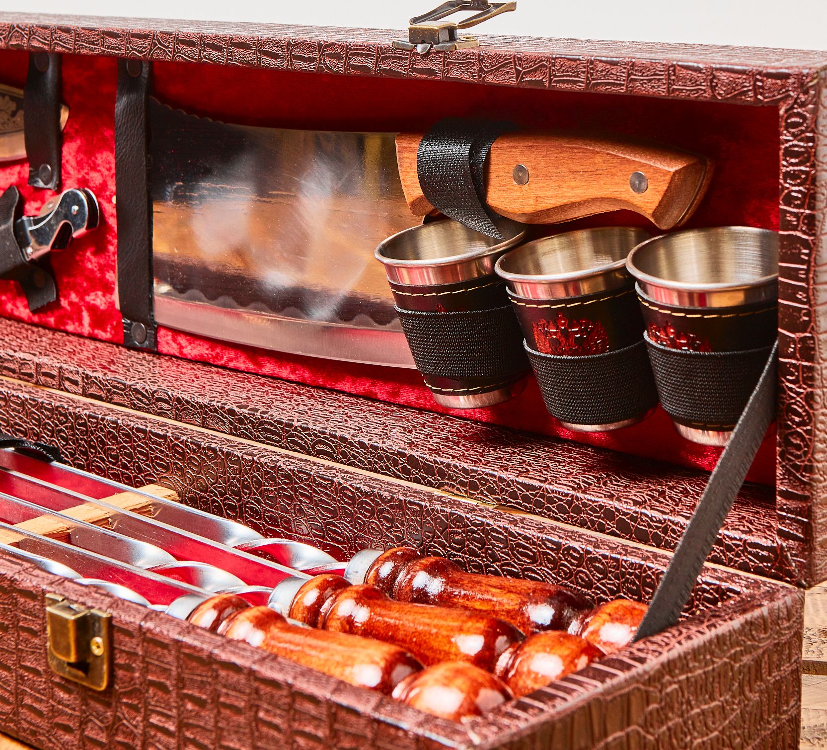 Подарочный набор для шашлыка в кейсе  (производство Кизляр, Россия)